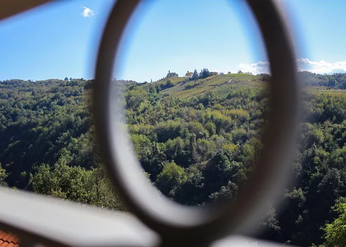 Agriostello Delle Langhe Vandrerhjem *